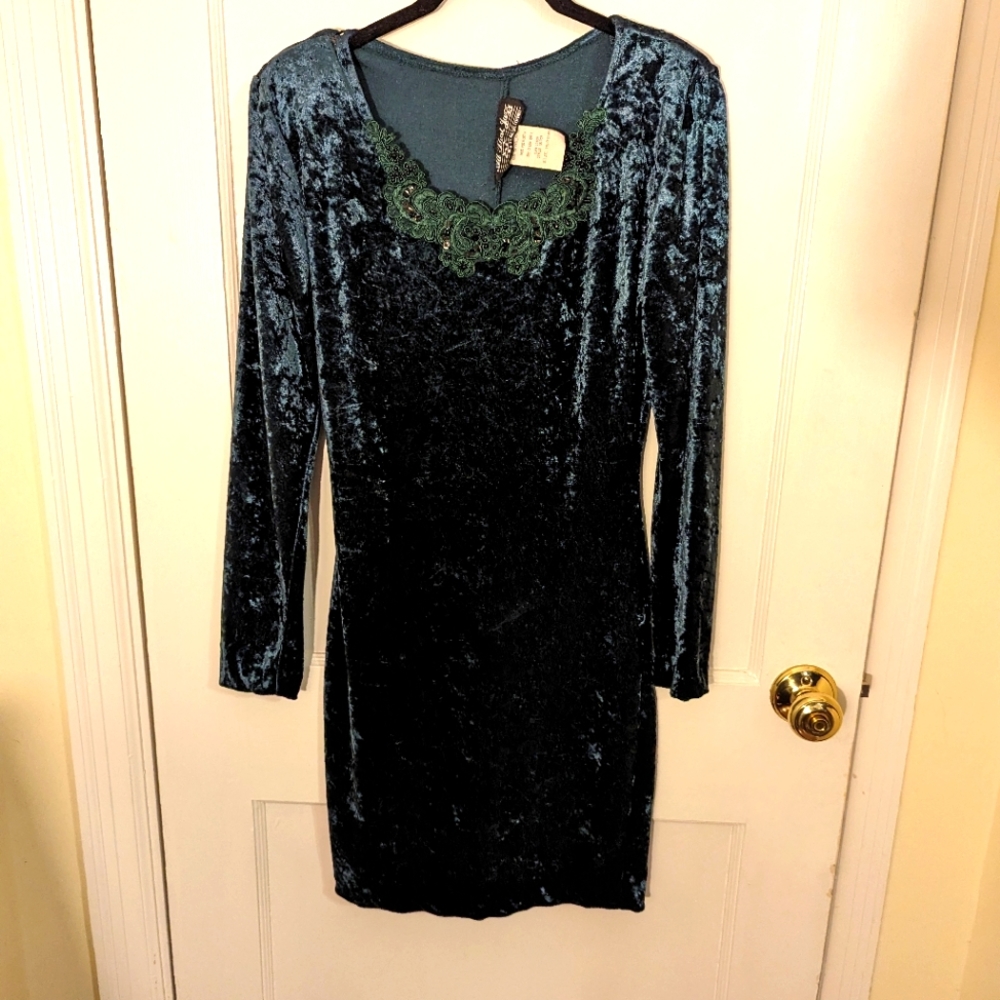 Vintage emerald green crushed velvet dress